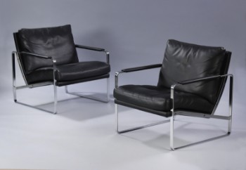Preben Fabricius. Et par lænestole, model 710, Conversation Chair i sort læder (2)