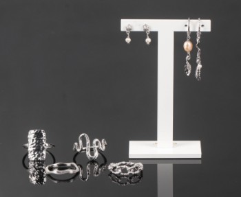Maanesten. Samling smykker af sølv (8)