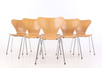 Arne Jacobsen. Seks Syveren stole, model 3107 (6)
