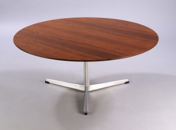 Arne Jacobsen. Cirkulært sofabord med plade af fineret palisander, Ø. 110 cm