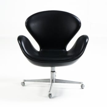 Arne Jacobsen. Vintage lænestol, Svanen på hjul, model 3323