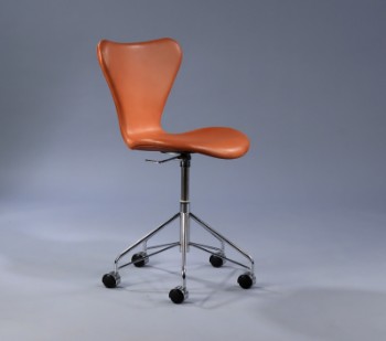 Arne Jacobsen. Office chair, Syveren, aniline leather, model 3117