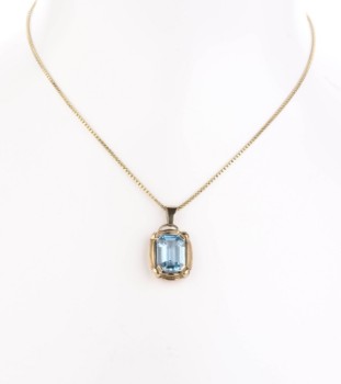 Vintage necklace with synthetic spinel