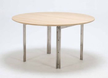 Dansk design: Spisebord af stål og massivt egetræ