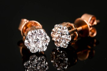 Diamonds By Frisenholm. A pair of diamond earrings of 14 kt. rose gold, approx. 0.25 ct. (2)