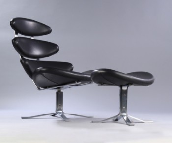 Poul M. Volther. Corona stol med tilhørende skammel i sort læder (2)