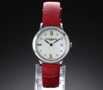Baume & Mercier Classima Lady. Mid-size ladies watch in steel with brilliant-set mother-of-pearl dial, approx. The 2020s