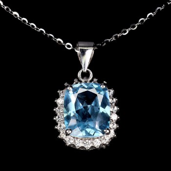 Necklace in rhodium-plated Sterling silver adorned with blue topaz.