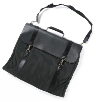 Louis Vuitton. Travel bag / Garment bag in black Taiga leather and dark green nylon