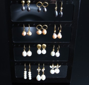 Earrings of gold-plated silver with pearls