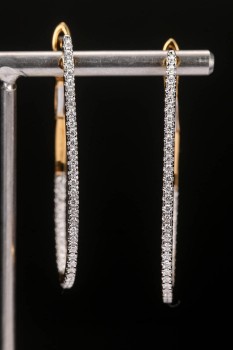 Diamonds By Frisenholm. Et par brillantcreoler af 18 kt. guld (2)