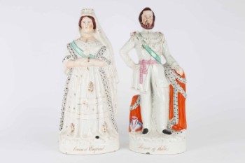 To Staffordshire figurer af fajance i form af Queen of England og Prince of Wales (2)