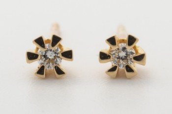Pair of solitaire brilliant earrings of 8 kt. gold, approx. 0.06 ct