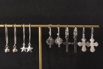 Collection of earrings and studs in sterling silver. (10)