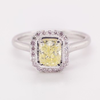 Halo diamantring med gul diamant af 14 kt. hvidguld, ialt ca 1.23 ct.