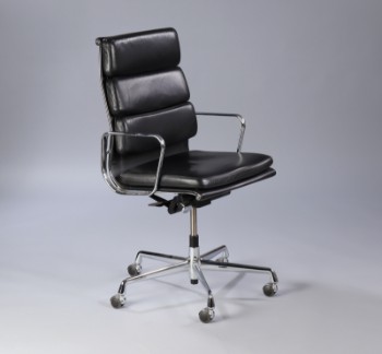 Charles Eames. Soft Pad højrygget kontorstol, model EA -219 Full leather, sort