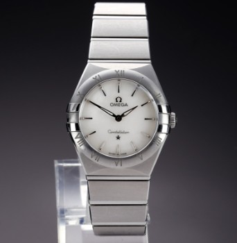 Omega Constellation. Ladies watch in steel with light mother-of-pearl dial, approx. 2010