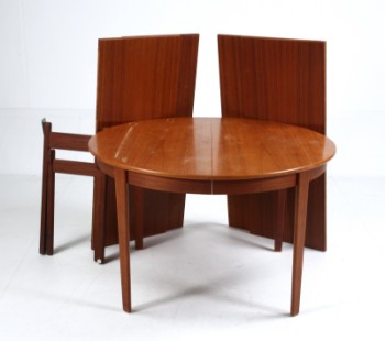 Dyrlund. Circular dining table with 4 additional plates, teak wood (6)
