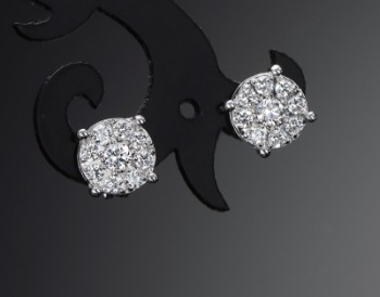 A pair of brilliant rose earrings in white gold, 0.48 ct. (2)
