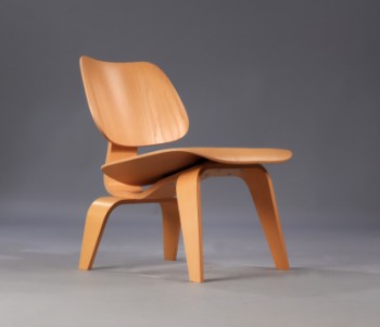 Charles Eames. Lænestol, model LCW Plywood Chair i ask
