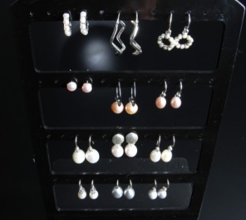 Collection of silver earrings with bright pearls (12 pairs)