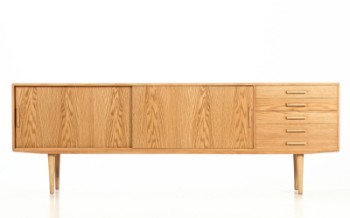 Unknown furniture manufacturer. Low oak sideboard. L. 240