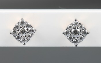 Diamonds by Frisenholm. Et par diamantørestikker af 9 kt. rosa- og hvidguld, ialt ca. ca. 0,17 ct. (2)
