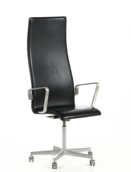 Arne Jacobsen. High-back Oxford office chair in black leather Brown label