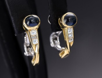 A pair of 18 kt Italian sapphire and diamond ear clips. two-tone gold (2)