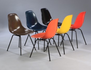 Charles Eames. A set of six shell chairs, model DSX. Multi color fiberglass (6)