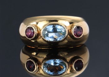 Retro aquamarine and ruby ring of 18 kt. gold, a total of approx. 1.40 ct