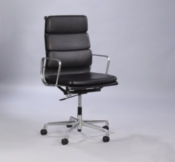 Charles Eames Soft Pad højrygget kontorstol, Model EA -219, sort læder