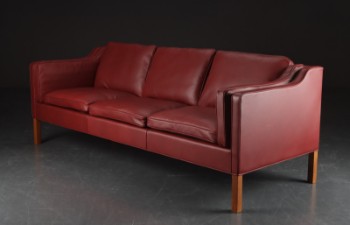 Børge Mogensen for Fredericia Stolefabrik. Fritstående tre-pers. sofa, model 2213, Indian Red elegance læder