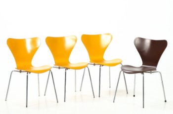 Arne Jacobsen. Et sæt på fire stole, model 3107. (4)