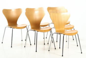 Arne Jacobsen. Et sæt på seks stole, model 3107. (6)