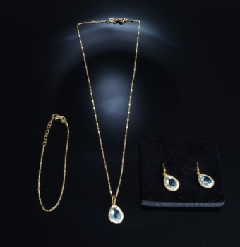 Jewelery set of gold-plated silver with blue topaz