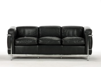 Le Corbusier for Cassina. Model LC2. Fritstående tre pers. sofa