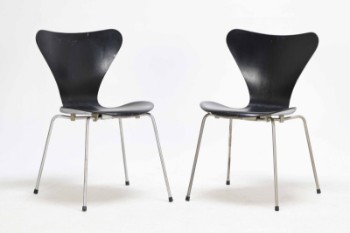 Arne Jacobsen (1902-1971). To Syver-stole, model 3107 (2)