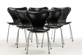 Arne Jacobsen. Seks syver stole, model 3107, sort skai (6)