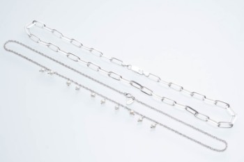 Two sterling silver necklaces (2)