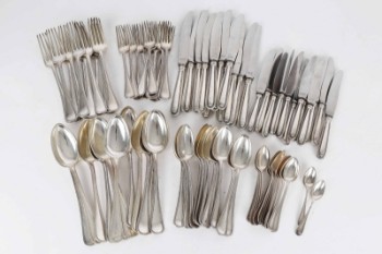 Frederik Christan Vilhelm Christensen: Silver cutlery with pearl edge (86)