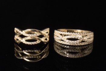 Two rings of 8 kt gold with cubic zirconia (2)