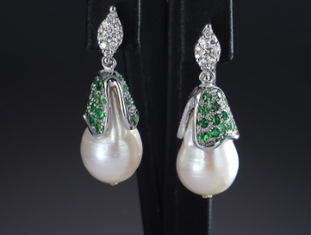 A pair of cultured pearl and brilliant cut earrings of 18 kt. white gold (2)