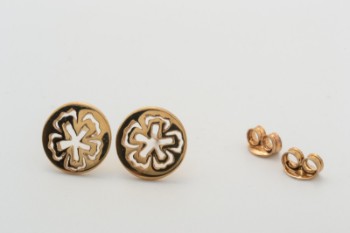 Pair of earrings of 8 kt. gold