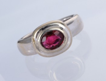 Ruby ring in 18 kt. white gold, 1.00 ct.