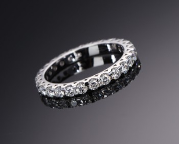 Marco Pasero & Co. Eternity ring in 18 kt. white gold, 1.04 ct.