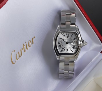 Cartier Roadster. Midsize dameur i stål med sølvfarvet skive, 2000erne