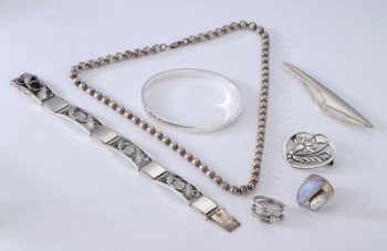 Willy H. Jacob Kromar, C.A. Christensen and others. A collection of sterling silver and silver jewelery (7)