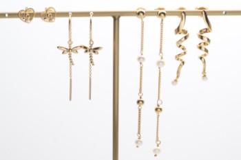 Four pairs of gold-plated sterling silver earrings (4)
