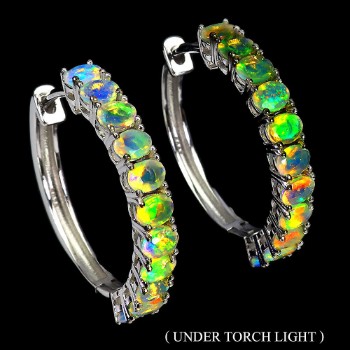 Earrings in rhodium-plated Sterling silver adorned with opals